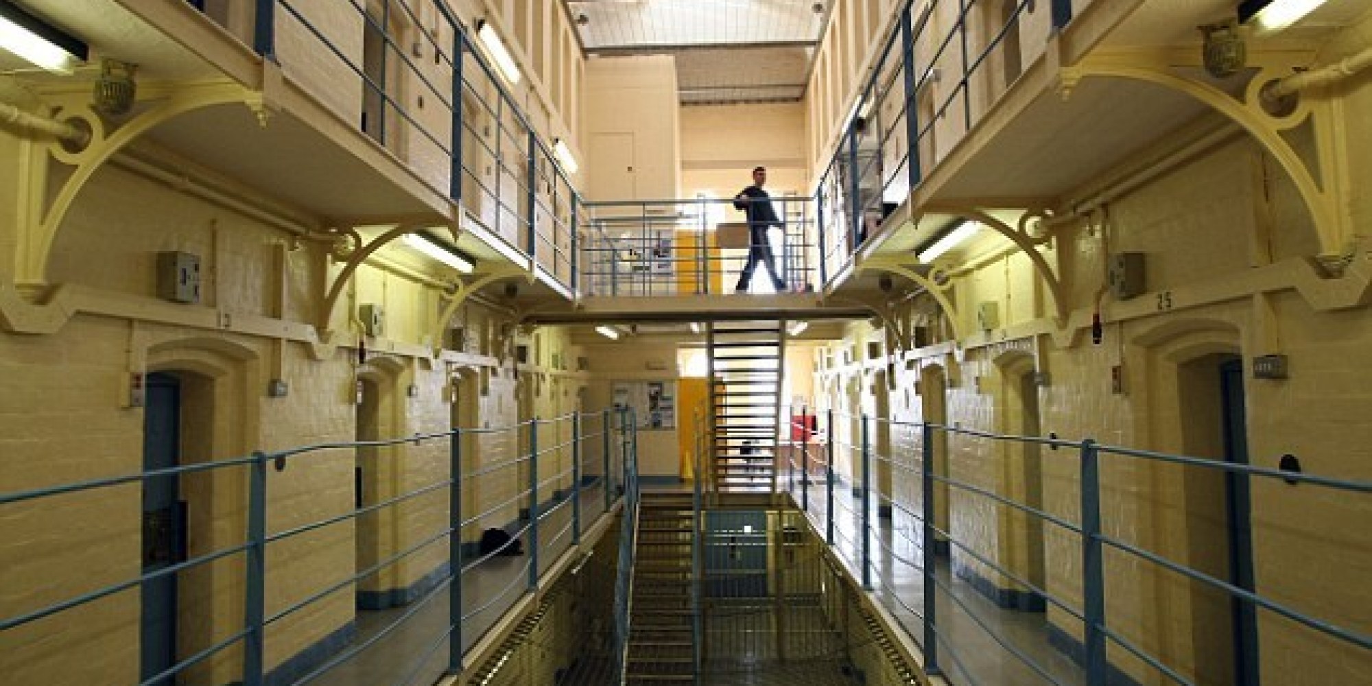 وزارة العدل البريطانية تعتزم إطلاق سراح 4 آلاف سجين 
 - بوابة أفريقيا الإخبارية